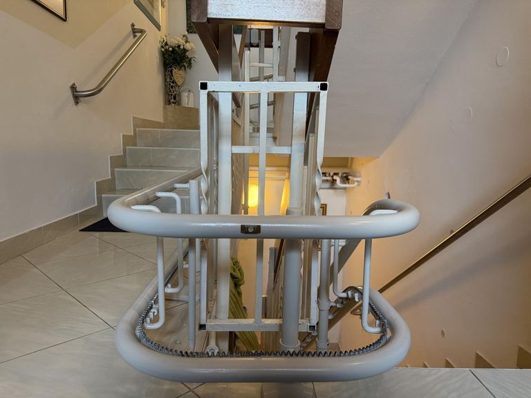 EG / barrierefreier Stiegenlift mit Stuhl