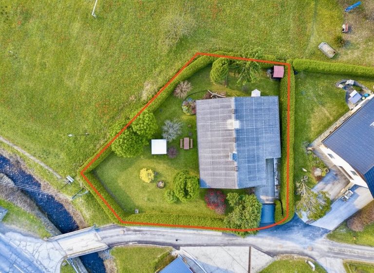 Luftbild mit eingezeichnetem Grundstück