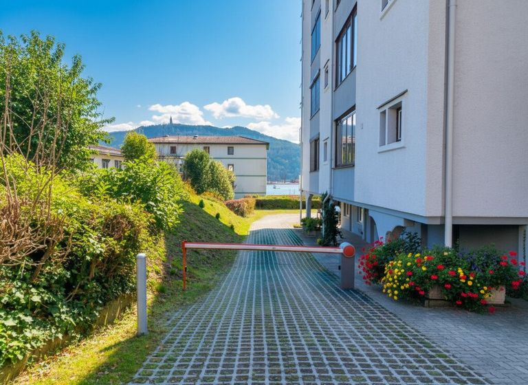 Einfahrt zum Parkplatz