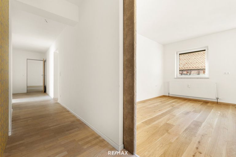 Flur samt Zugang Zimmer