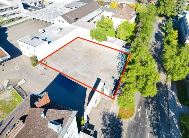 Luftbild mit eingezeichnetem Grundstück