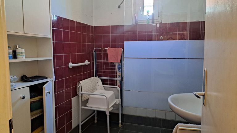 Badezimmer mit Dusche