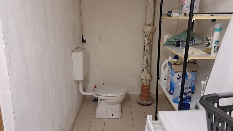 Keller Toilette