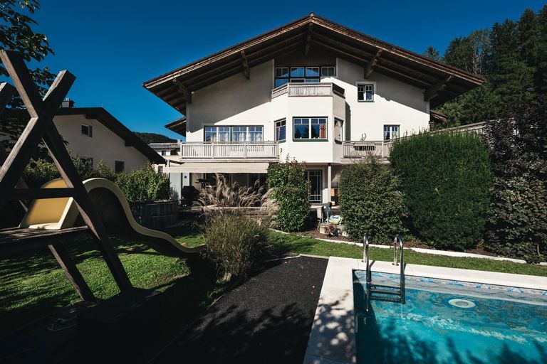 Südansicht mit Pool