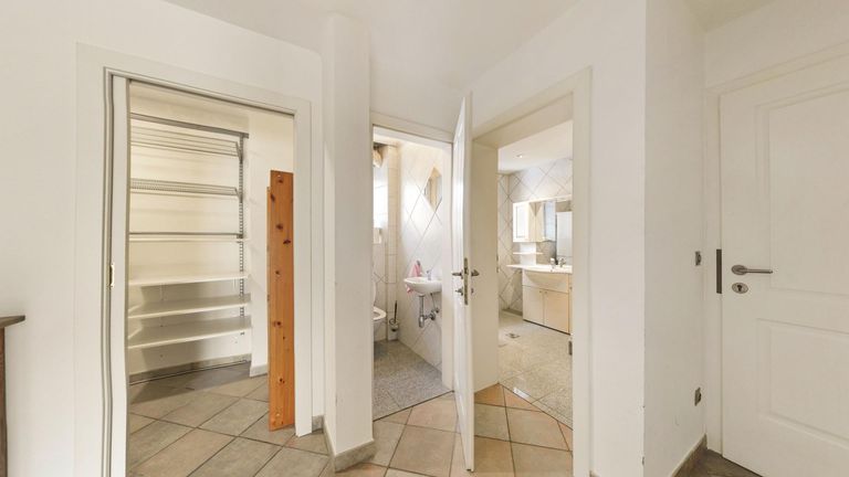 EG Haus 1 Vorraum mit Bad und WC