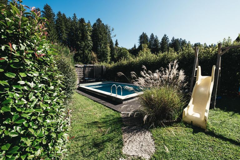 Garten mit Pool Richtung Süden