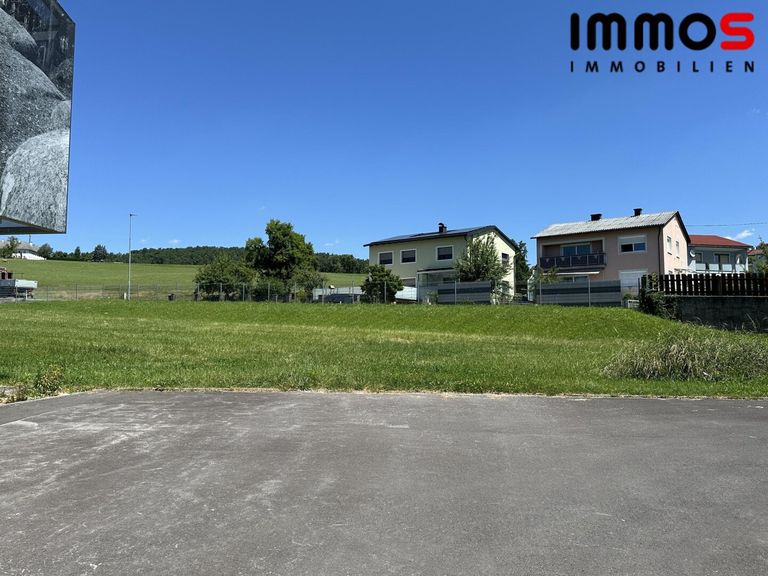 Großzügige Parkflächen