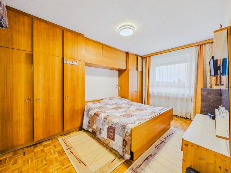 Schlafzimmer 1