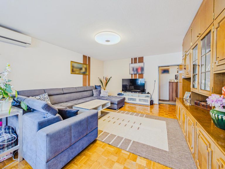 Wohnzimmer 8