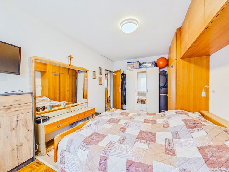 Schlafzimmer 4