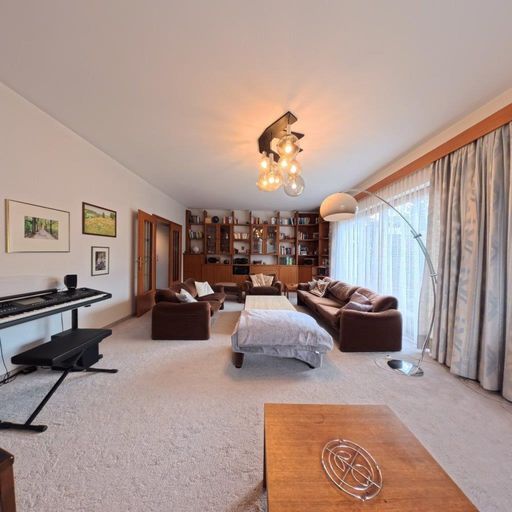 12 Wohnzimmer