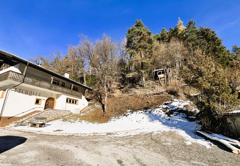 Grundstück 1 mit ca. 430m² - Altbestand wird noch entfernt