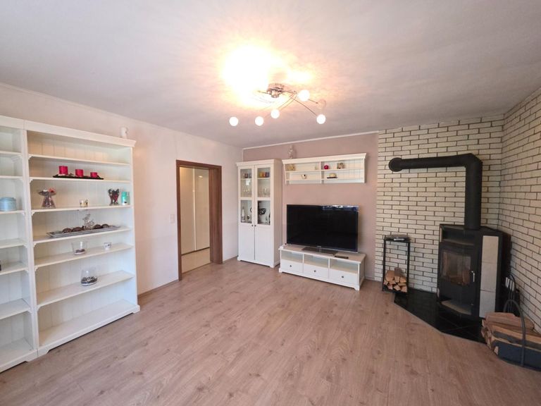 Wohnzimmer mit Kamin