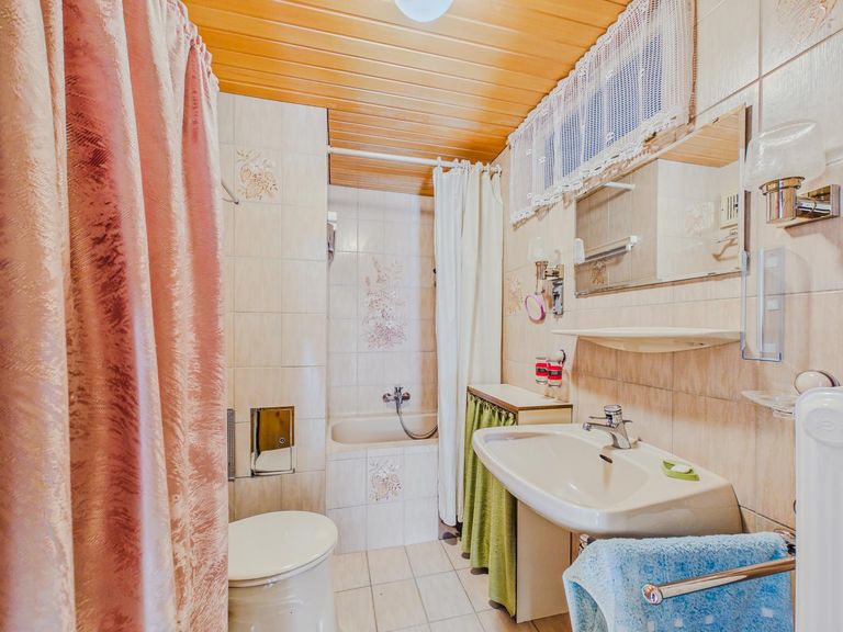 Badezimmer EG