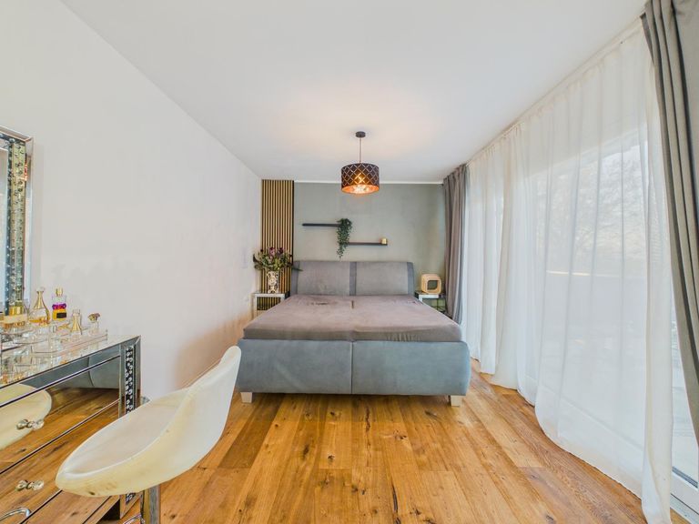 Master Bedroom 4