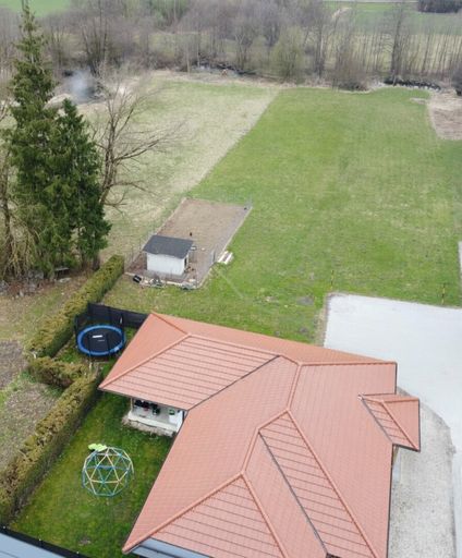 Drohnenfoto mit Umgebung