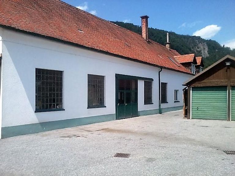 Werkstatt mit Garagen