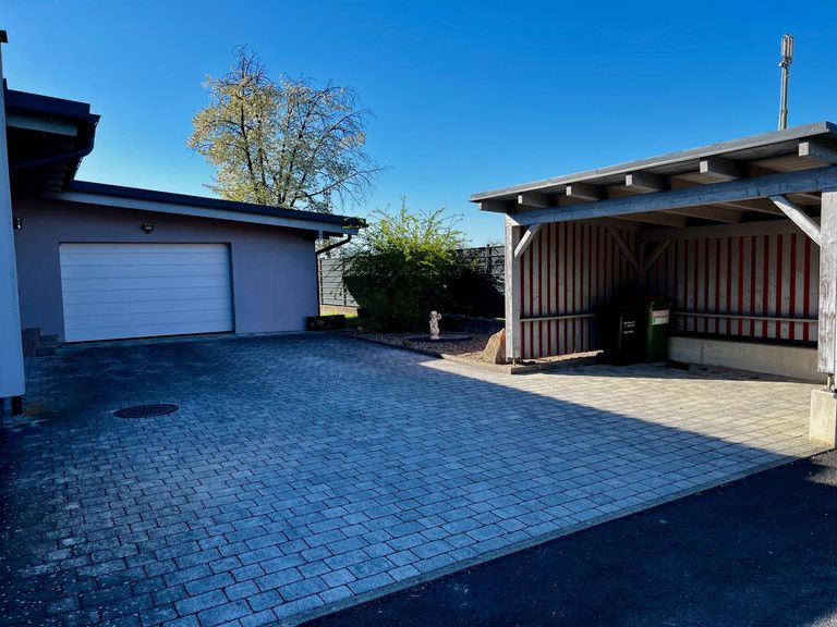 Carport / Einfahrt