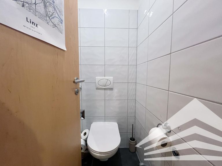 WC mit Handwaschbecken