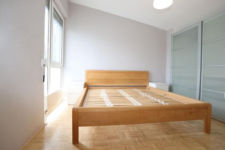 Schlafzimmer mit Rollladen + Insektenschutz