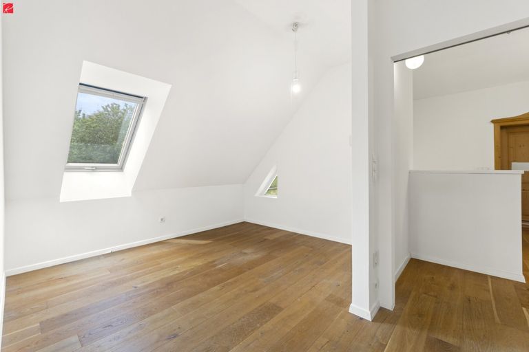 Geräumiges Durchgangszimmer