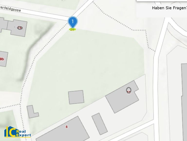 Ebener, angelegter Grund am Rande von Bad Vöslau