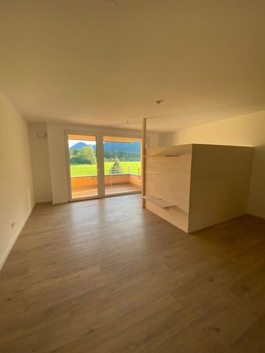 Wohn-, Koch-, Ess-, Schlafbereich - Modernes und geräumiges Appartement mit großer Loggia und Bergblick