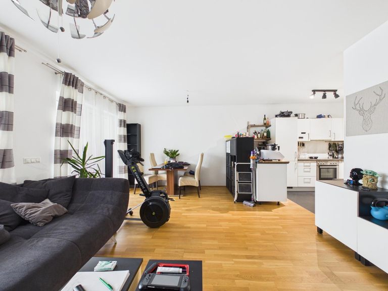 CAM04191G0-PR0087-STILL008