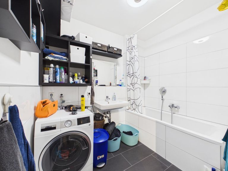 CAM04191G0-PR0087-STILL004