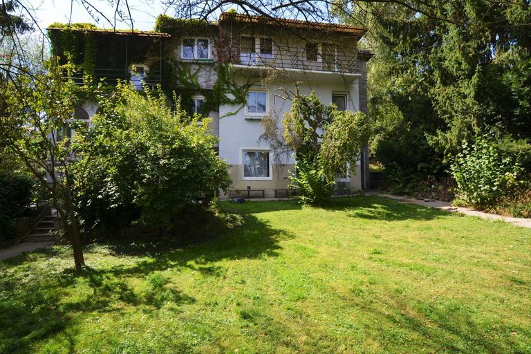 Haus gartenseitig