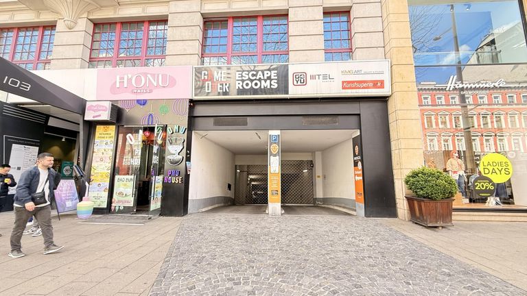 Einfahrt Garage