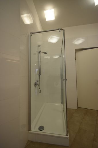 Badezimmer - Modern sanierte 2,5 Zimmer Altbauwohnung mit Stadtblick Miete Andräviertel Salzburg