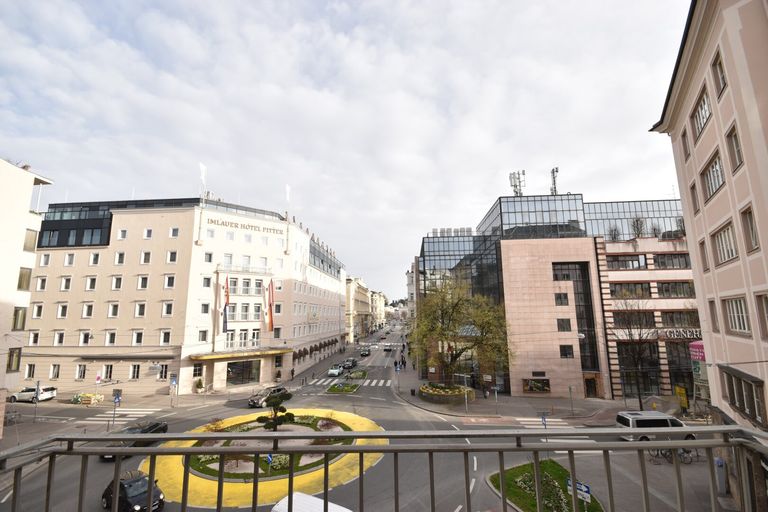 Ausblick - Modern sanierte 2,5 Zimmer Altbauwohnung mit Stadtblick Miete Andräviertel Salzburg
