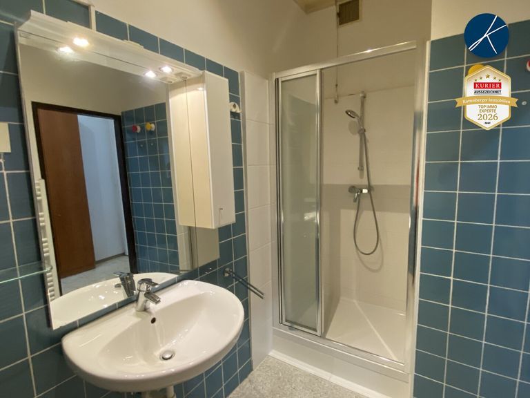 Bad mit Dusche + WM-Anschluss