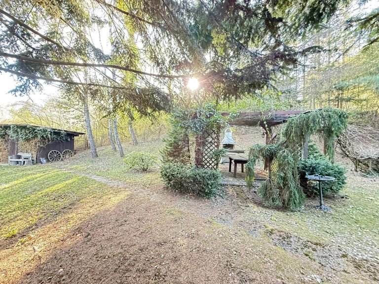 Grillplatz und Gartenhaus