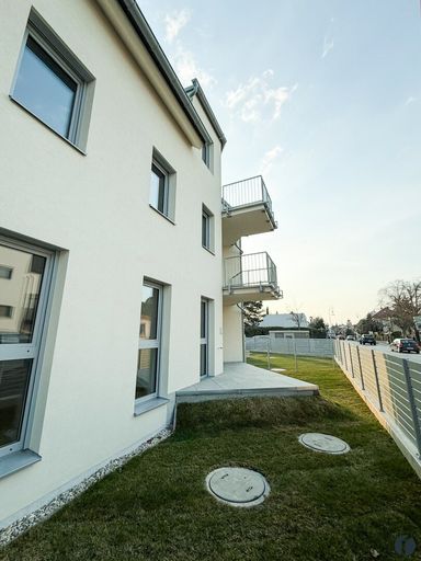 Außenansicht mit Garten