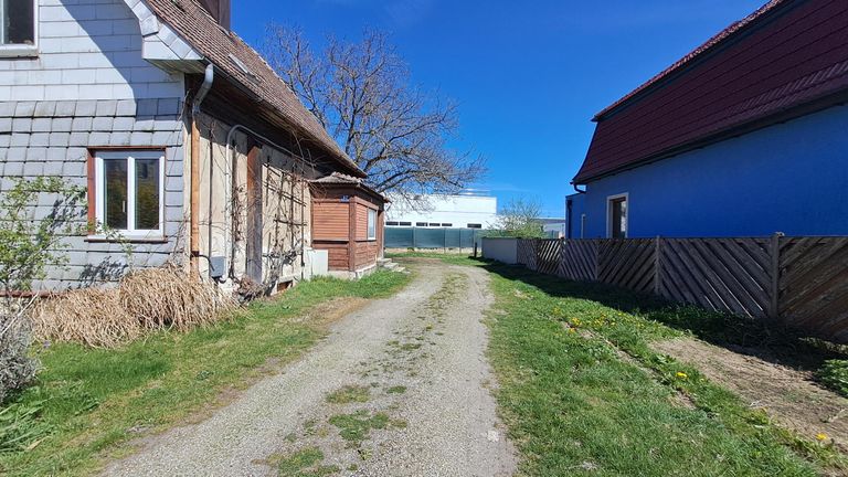 Einfahrt von der Wiener Straße