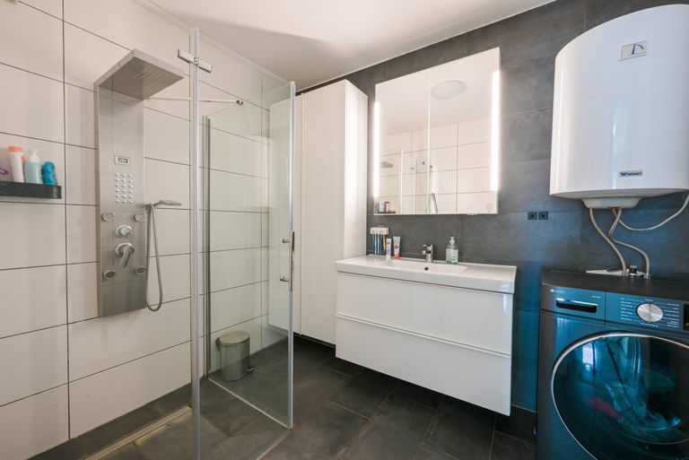 Vomp-3-Zimmer-Eigentumswohnung-Badezimmer