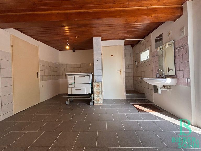 Wohnküche / WC / Dusche / Keller