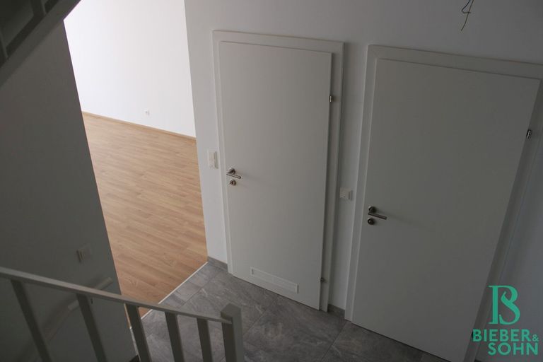 Stiegenaufgang - Vorraum EG