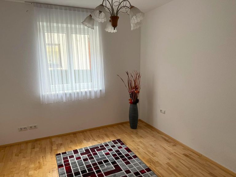 Kinderzimmer - EG (1 v 3)