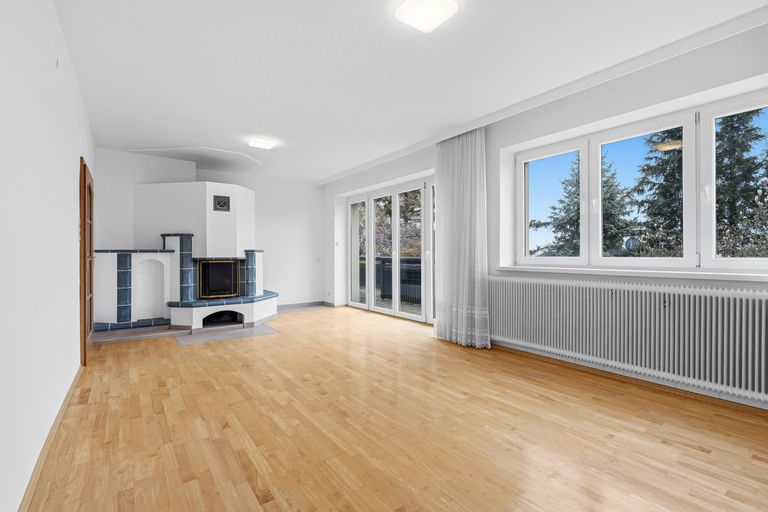 Wohnzimmer OG mit Kamin Kachelofen