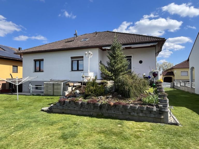 Hausansicht vom Garten