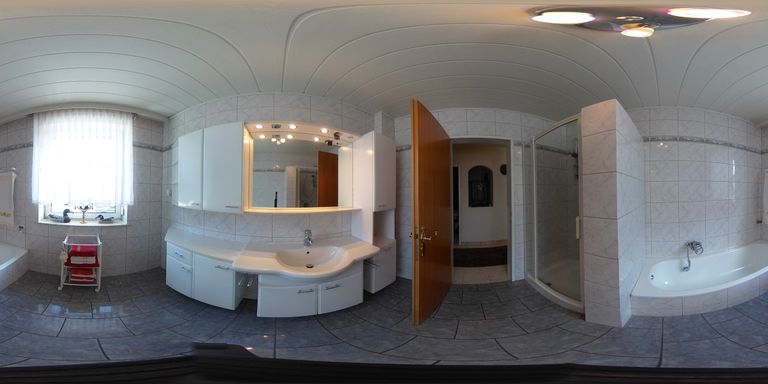 Badezimmer Erdgeschoß