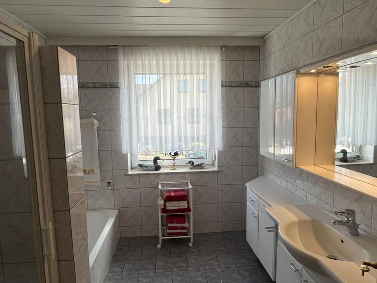 Badezimmer EG ca. 7,4 m²