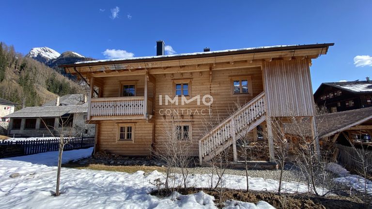 Hotel-Ensemble mit Luxus-Chalets