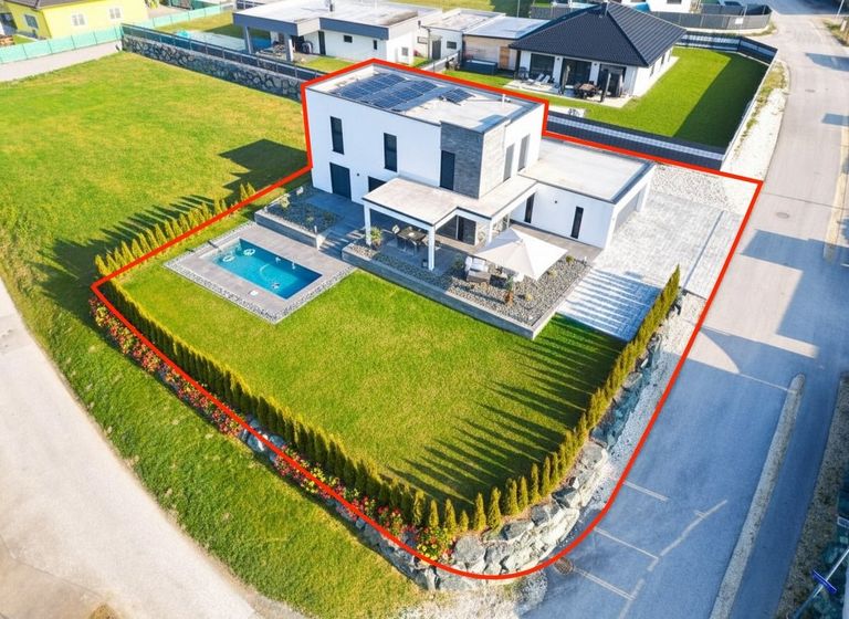 Luftbild Haus mit eingezeichnetem Grundstück