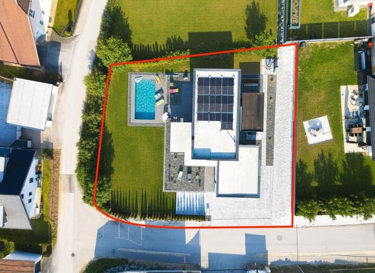 Luftbild Haus mit eingezeichnetem Grundstück