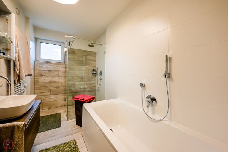 Stans-3-Zimmer-Eigentumswohnung-Badezimmer