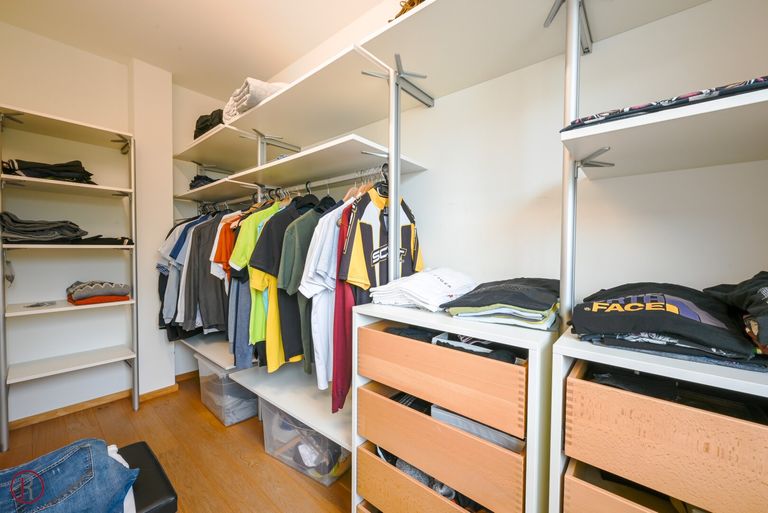 Stans-3-Zimmer-Eigentumswohnung-Kleiderschrank